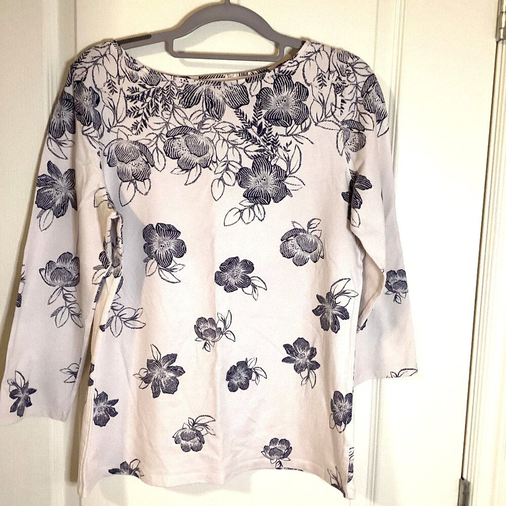Talbots Women's 3/4 Sleeve Floral T-Shirt Top Size M Navy Blue White Scoop Neck